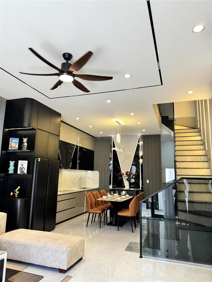Bán nhà 3 tầng mới đẹp mặt tiền nguyễn sắc kim, đường 7m5, vị trí vip