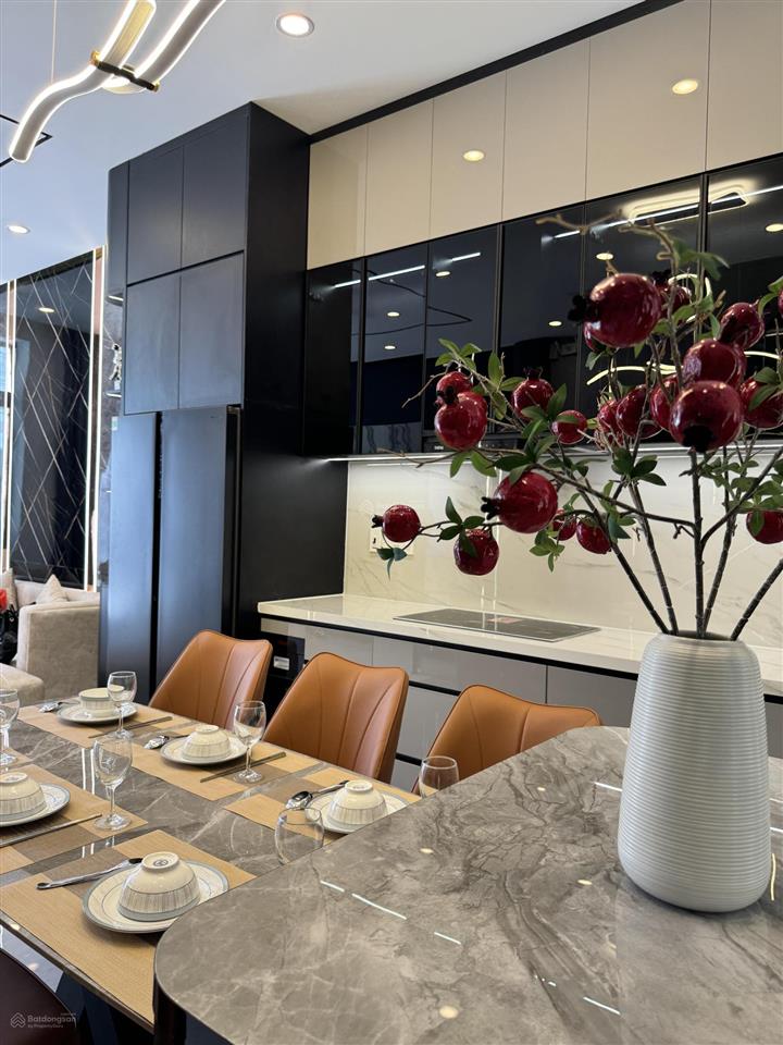 Bán nhà 3 tầng mới đẹp mặt tiền nguyễn sắc kim, đường 7m5, vị trí vip