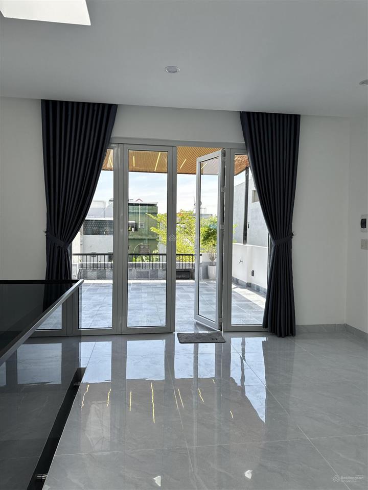 Bán nhà 3 tầng mới đẹp mặt tiền nguyễn sắc kim, đường 7m5, vị trí vip