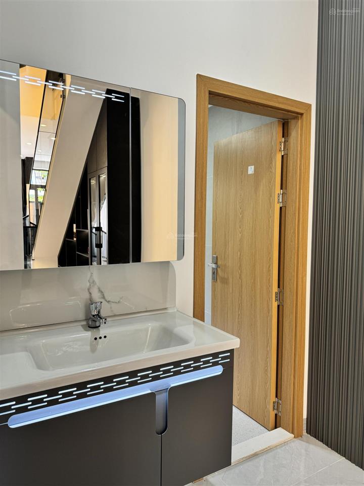 Bán nhà 3 tầng mới đẹp mặt tiền nguyễn sắc kim, đường 7m5, vị trí vip