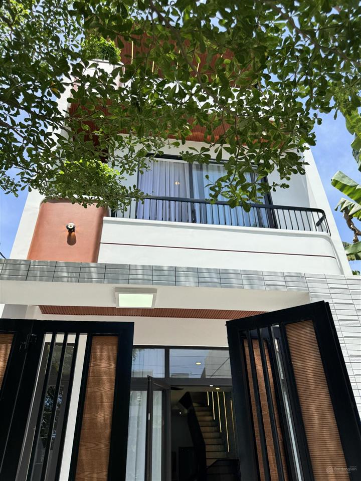 Bán nhà 3 tầng mới đẹp mặt tiền nguyễn sắc kim, đường 7m5, vị trí vip