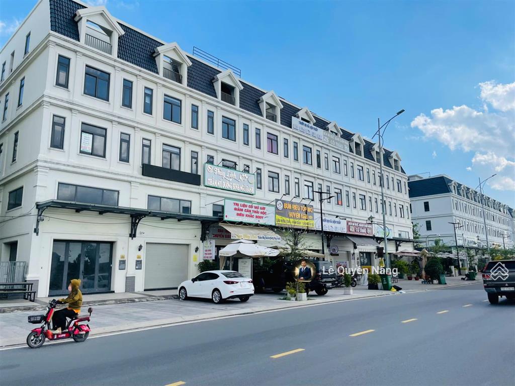 Định cư nước ngoài bán lẹ shophouse mặt song hành lakeview city. giá 27 tỷ thương lượng