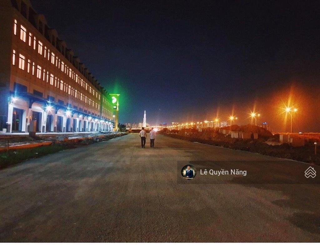 Bán gấp shophouse trục chính lakeview city  5x20m chỉ 23 tỷ  lời ngay khi mua. gọi ngay em năng.