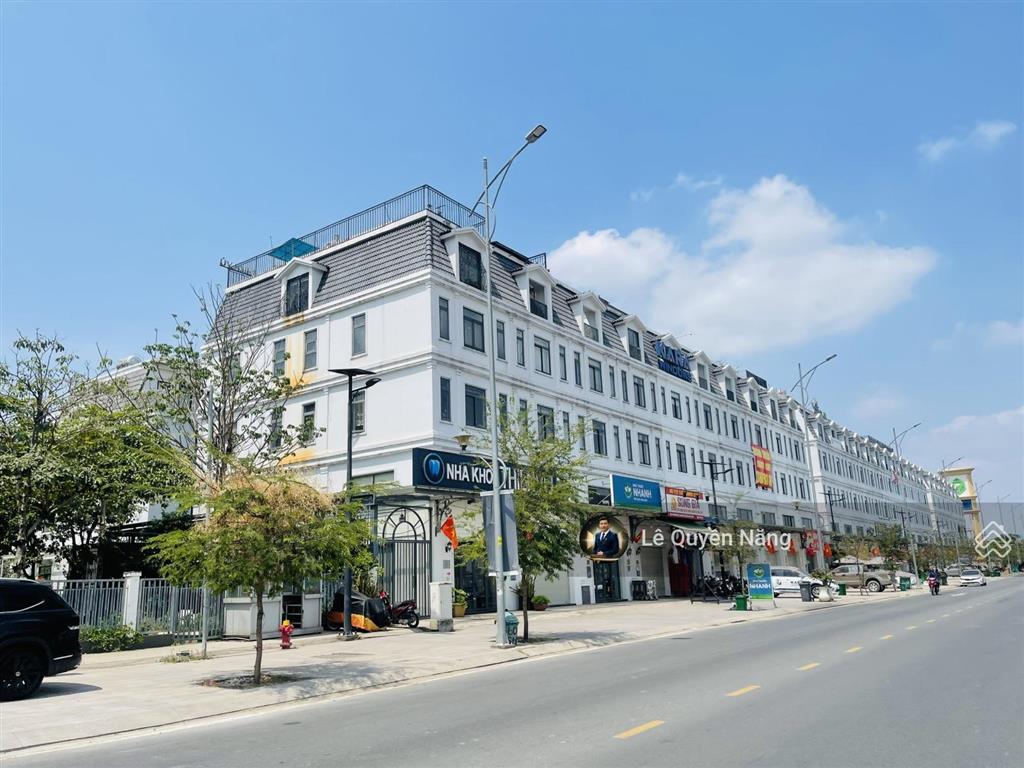 Bán shophouse hàng hiếm, rẻ hơn khu vực 810 tỷ. mặt tiền song hành lakeview city.  0911 738 ***