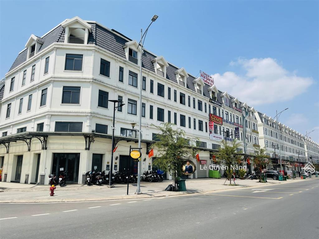 Bán shophouse hàng hiếm, rẻ hơn khu vực 810 tỷ. mặt tiền song hành lakeview city.  0911 738 ***
