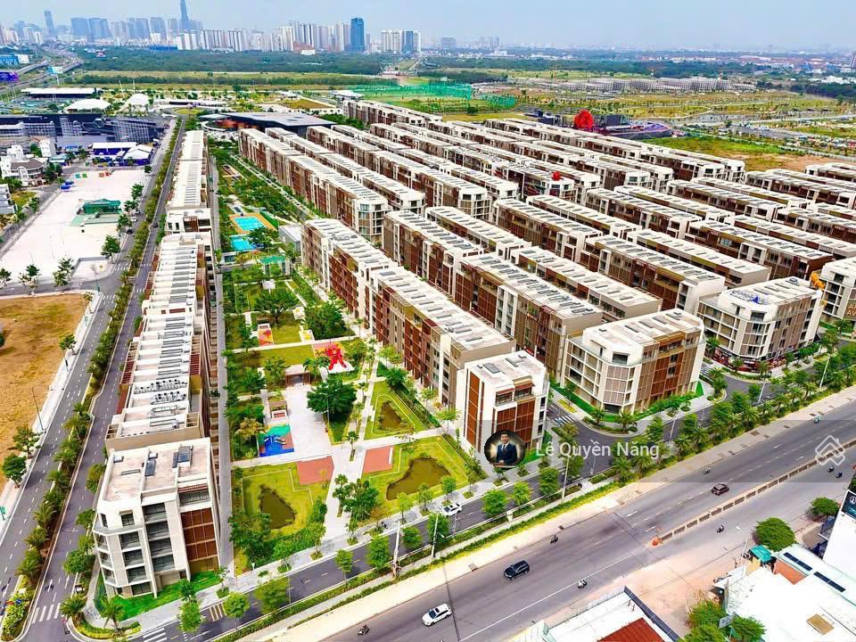 Bán gấp shophouse the global city trục chính 20m, giá 43 tỷ. cạnh trung tâm thương mại