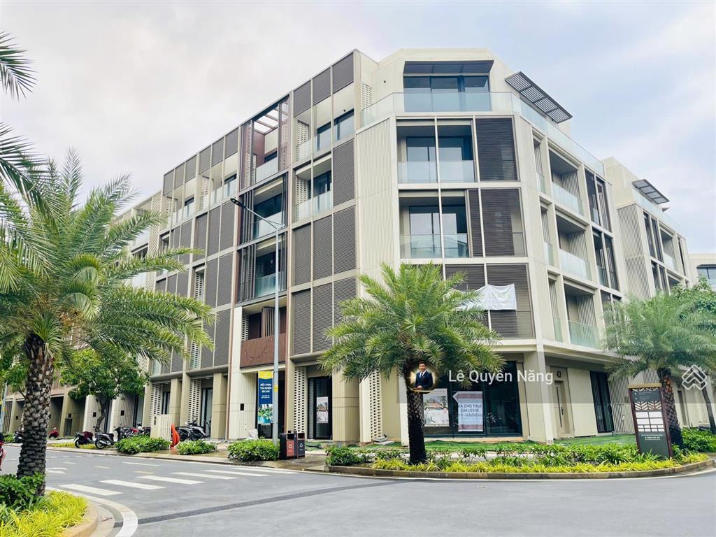 Bán gấp shophouse the global city trục chính 20m, giá 43 tỷ. cạnh trung tâm thương mại