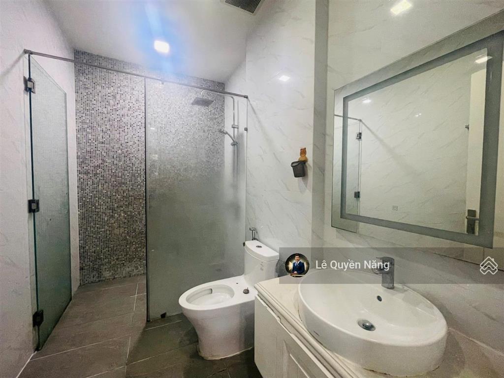 Shophouse giá rẻ! cho thuê ngay 33 triệu/tháng bao gồm thuế. phù hợp làm văn phòng và ở