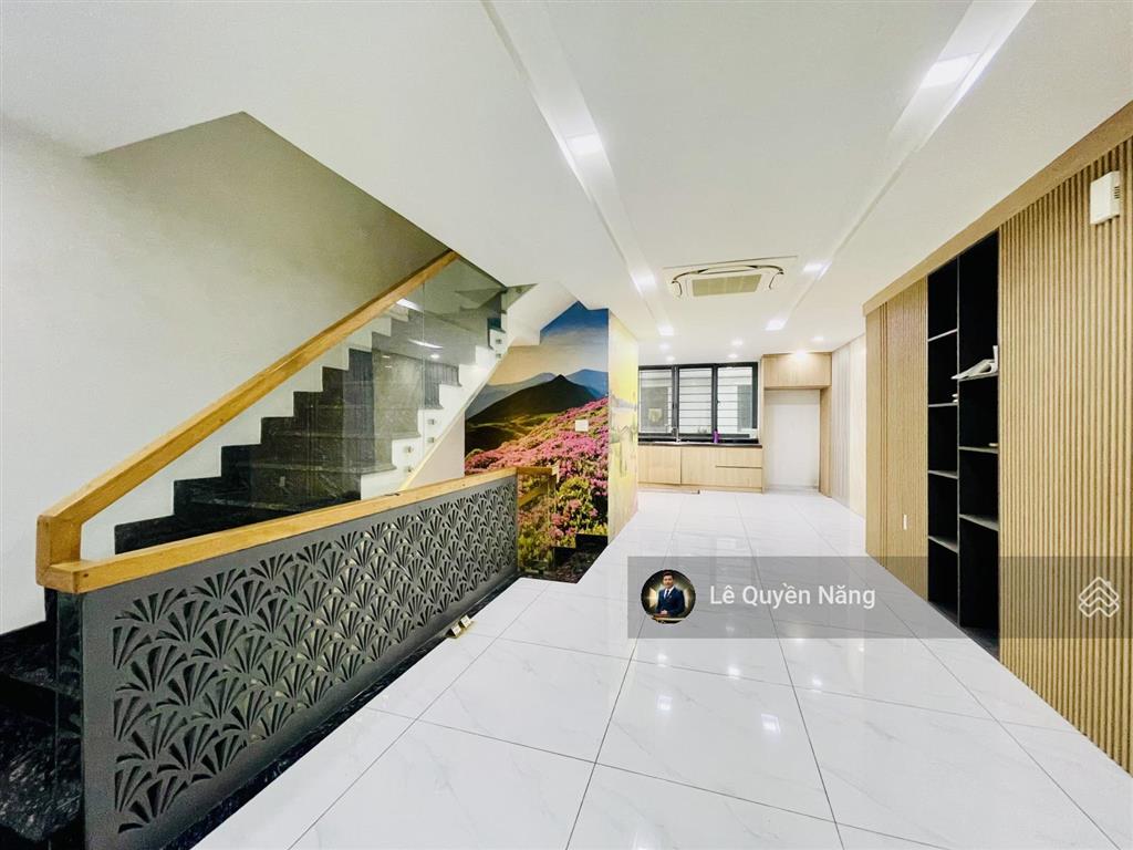 Shophouse giá rẻ! cho thuê ngay 33 triệu/tháng bao gồm thuế. phù hợp làm văn phòng và ở
