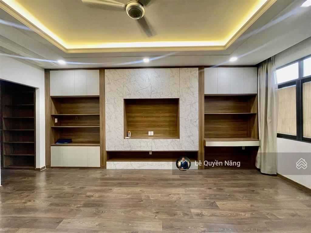 Shophouse giá rẻ! cho thuê ngay 33 triệu/tháng bao gồm thuế. phù hợp làm văn phòng và ở