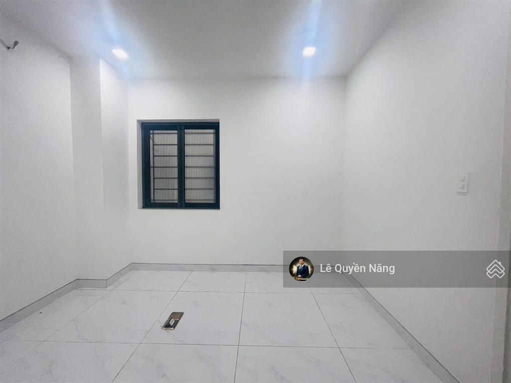 Shophouse giá rẻ! cho thuê ngay 33 triệu/tháng bao gồm thuế. phù hợp làm văn phòng và ở