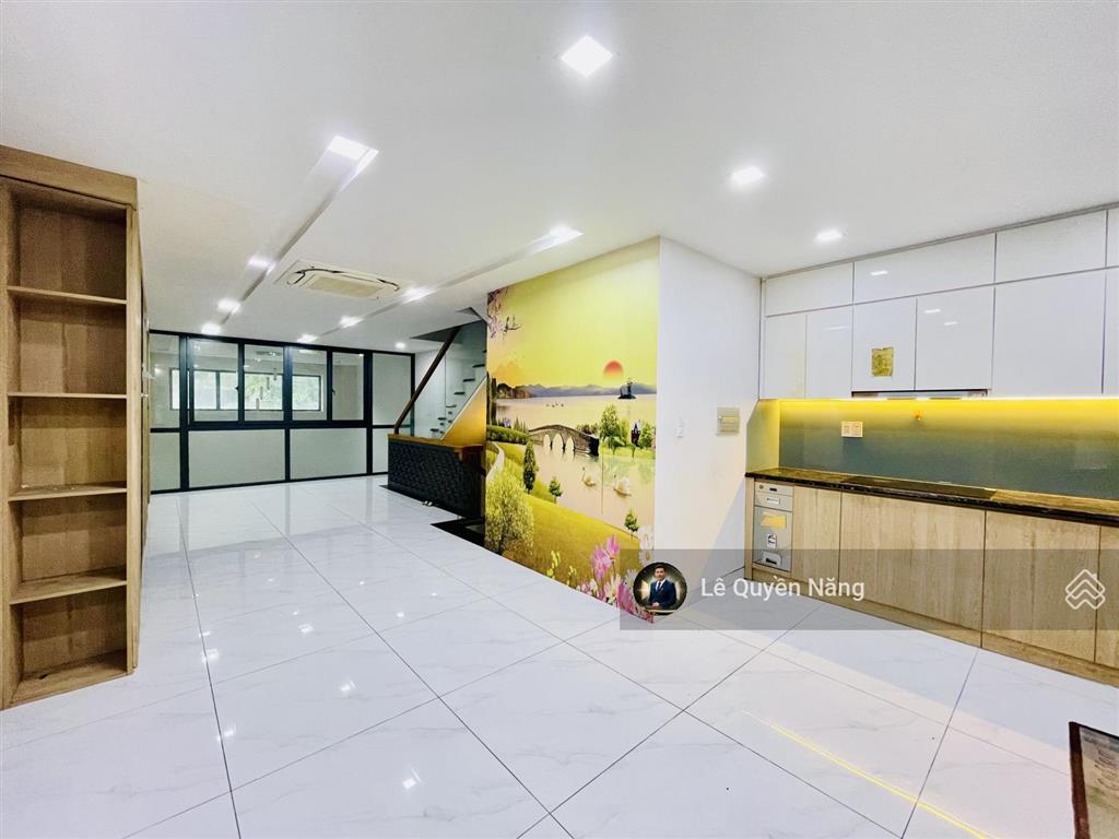 Shophouse giá rẻ! cho thuê ngay 33 triệu/tháng bao gồm thuế. phù hợp làm văn phòng và ở
