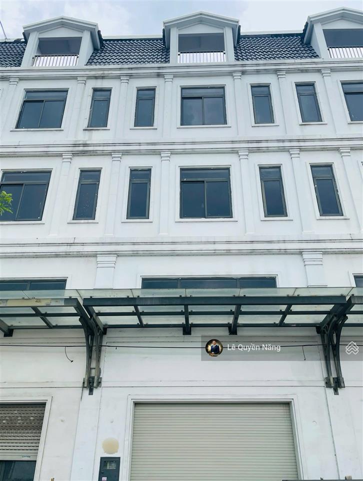 Hot  chính chủ gửi bán gấp shophouse mặt tiền song hành  lakeview city. giá 25,5 tỷ thương lượng