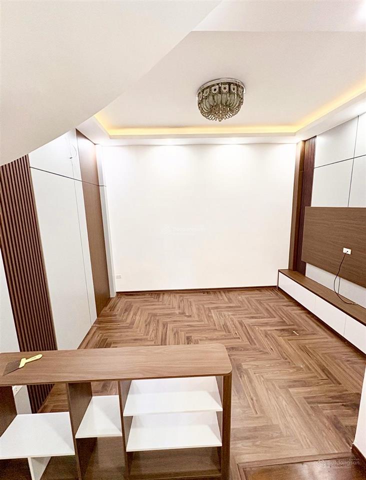 Ba gác đỗ cổng  50 m ô tô tránh  bán đất tặng nhà 5 tầng đẹp  giá tốt  khách mua nhanh