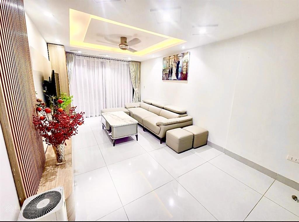 Nhà trung tâm hoàng liệt.ngõ thông rộng, ô tô đỗ cửa, vào nhà. nhà 2 mặt thoáng 5 tầng hợp lý 11,8t