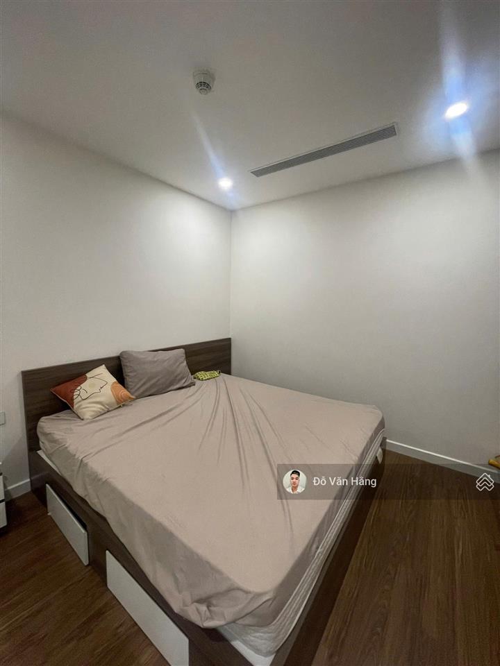 Bán căn 2 ngủ full đồ tầng cao sunshine city 81m2 view sông hồng giá 8,5 tỷ  sổ đỏ sang tên