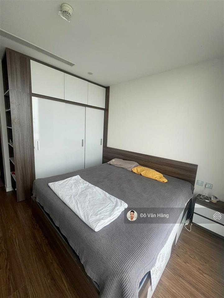 Bán căn 2 ngủ full đồ tầng cao sunshine city 81m2 view sông hồng giá 8,5 tỷ  sổ đỏ sang tên