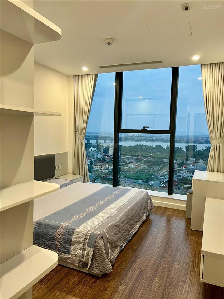 Bán căn 2 phòng ngủ full đồ sunshine city view sông hồng tầng đẹp giá 8,2 tỷ  sổ đỏ sang tên