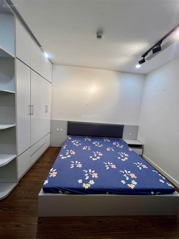 Bán căn 2 phòng ngủ full đồ sunshine city view sông hồng tầng đẹp giá 8,2 tỷ  sổ đỏ sang tên