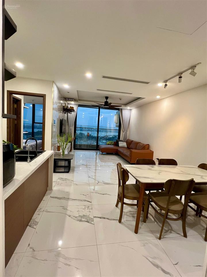 Bán căn 2 phòng ngủ full đồ sunshine city view sông hồng tầng đẹp giá 8,2 tỷ  sổ đỏ sang tên