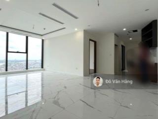 Bán căn 3 ngủ 105m2 đồ cơ bản các phòng view sông hồng sunshine city  sổ đỏ sang tên