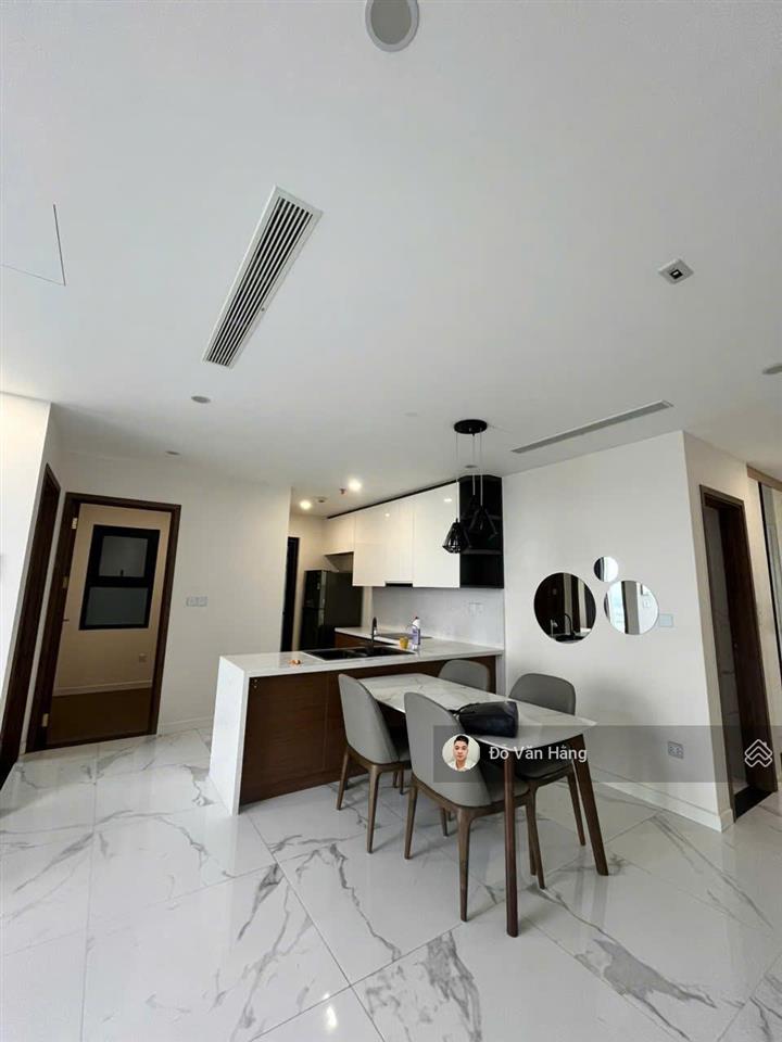 Bán căn 2 ngủ + 1 sunshine city full đồ tầng cao giá 9,7 tỷ full đồ  sổ đỏ sang tên