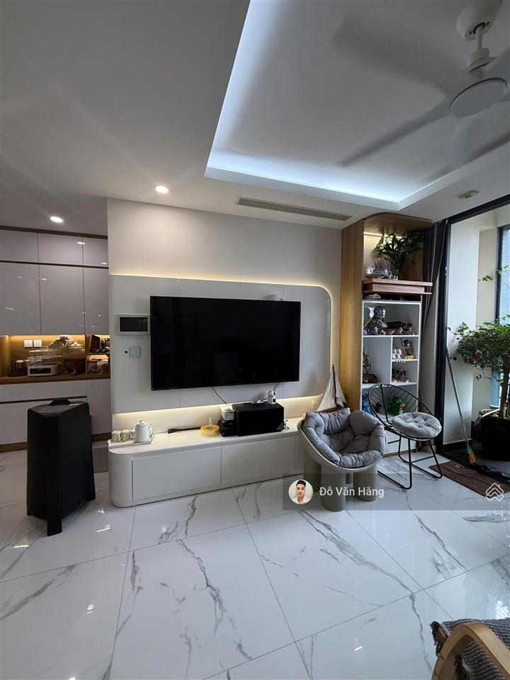 Bán căn 3 phòng ngủ sunshine city tầng đẹp view quảng trường giá 10,3 tỷ  sổ đỏ sang tên