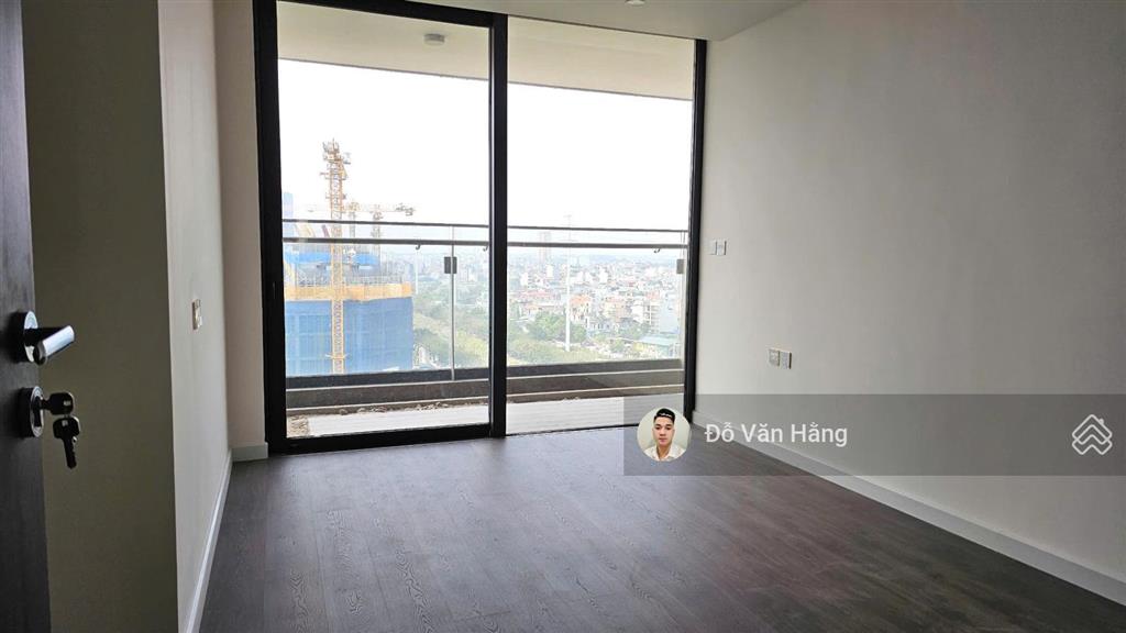 Cho thuê căn hộ sân vườn sunshine golden river đồ cơ bản giá chỉ 33 triệu/tháng
