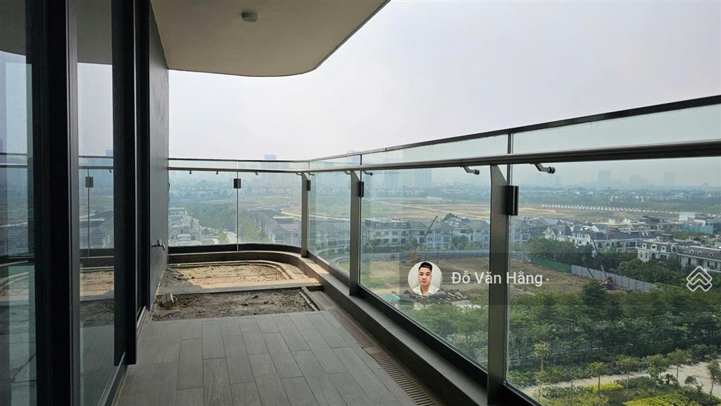 Cho thuê căn hộ sân vườn sunshine golden river đồ cơ bản giá chỉ 33 triệu/tháng