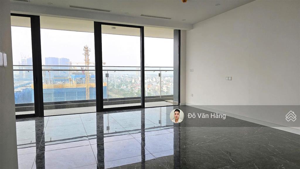 Cho thuê căn hộ sân vườn sunshine golden river đồ cơ bản giá chỉ 33 triệu/tháng
