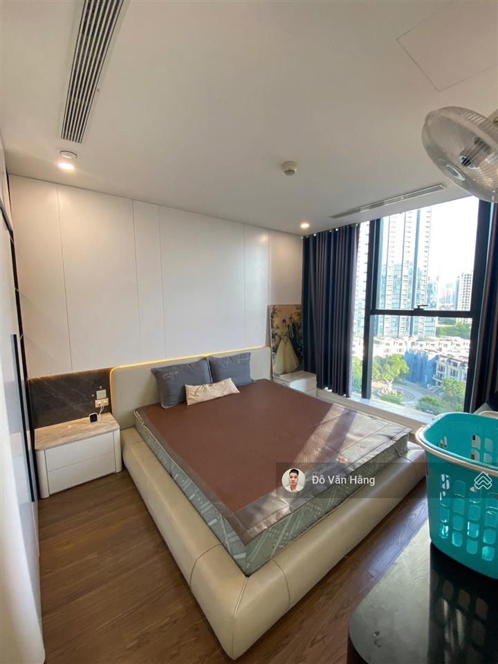 Bán căn 3 ngủ full đồ ban công nam full nội thất đẹp giá 10,2 tỷ  sổ đỏ sang tên