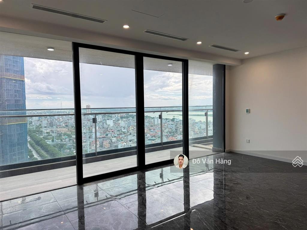 Cho thuê căn 4 ngủ đồ cơ bản sunshine golden river 211m2