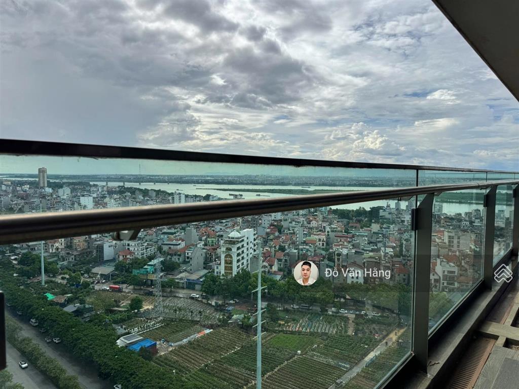 Cho thuê căn 4 ngủ đồ cơ bản sunshine golden river 211m2