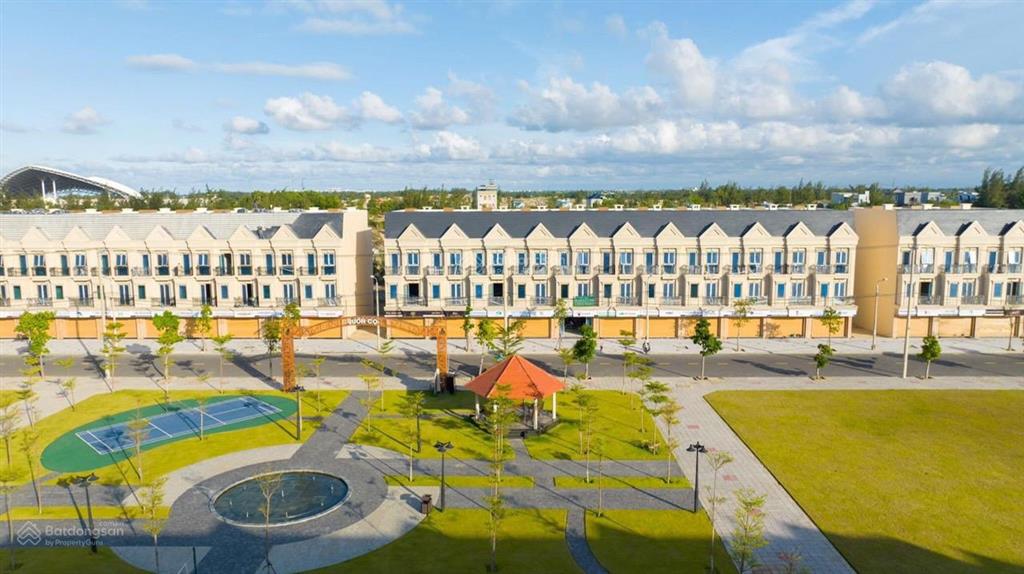 Căn shophouse 4 tầng, đường 7m5 giá chỉ 5,x tỷ, sổ hồng trao tay,  0932 509 *** hỗ trợ đi xem