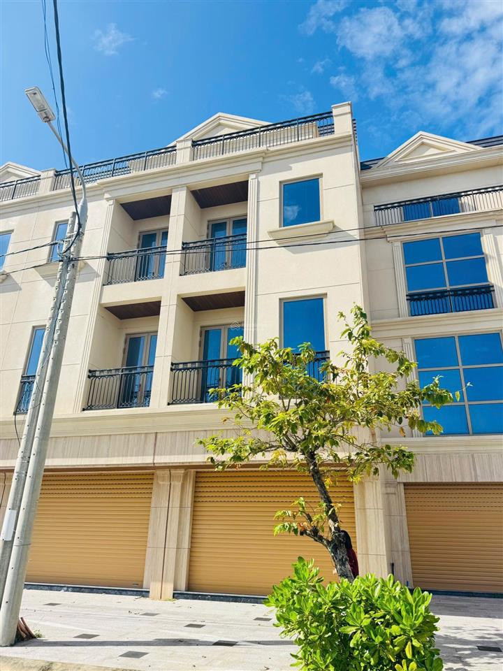 Căn shophouse 4 tầng, đường 7m5 giá chỉ 5,x tỷ, sổ hồng trao tay,  0932 509 *** hỗ trợ đi xem