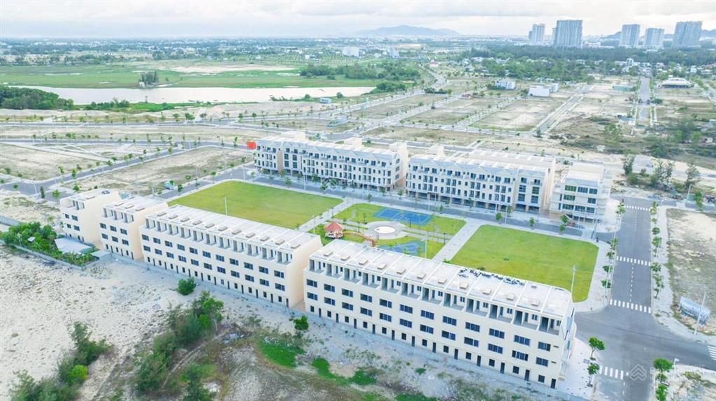 Căn shophouse 4 tầng, đường 7m5 giá chỉ 5,x tỷ, sổ hồng trao tay,  0932 509 *** hỗ trợ đi xem
