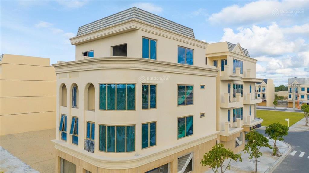 Căn shophouse 4 tầng, đường 7m5 giá chỉ 5,x tỷ, sổ hồng trao tay,  0932 509 *** hỗ trợ đi xem