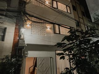 Bán nhà hẻm thông xe hơi trường sa,p.phú nhuận. 6m x 4m, trệt 3 lầu. chỉ 6.5 tỷ