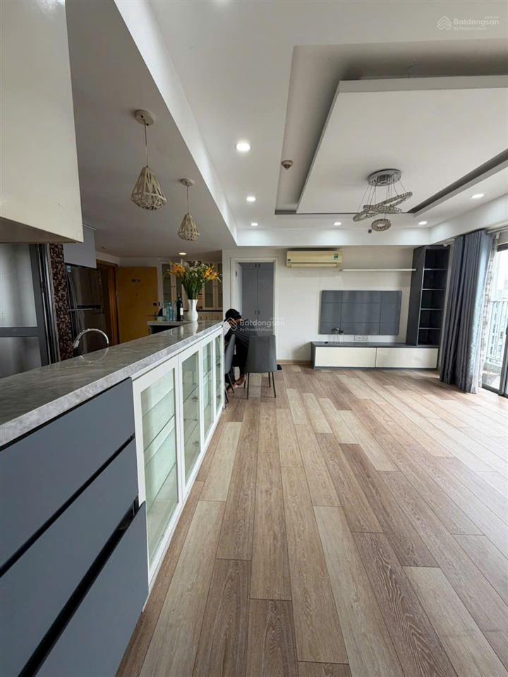 Cần bán căn hộ 3 phòng ngủ masteri thảo điền  trục căn đẹp  giá đầu tư,  0903 037 *** em hiền