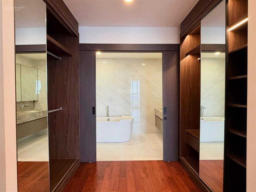 Cho thuê căn 4 phòng ngủ 182m2  view sông từ mọi phòng  tại q2 thảo điền,  0903 037 *** em hiền