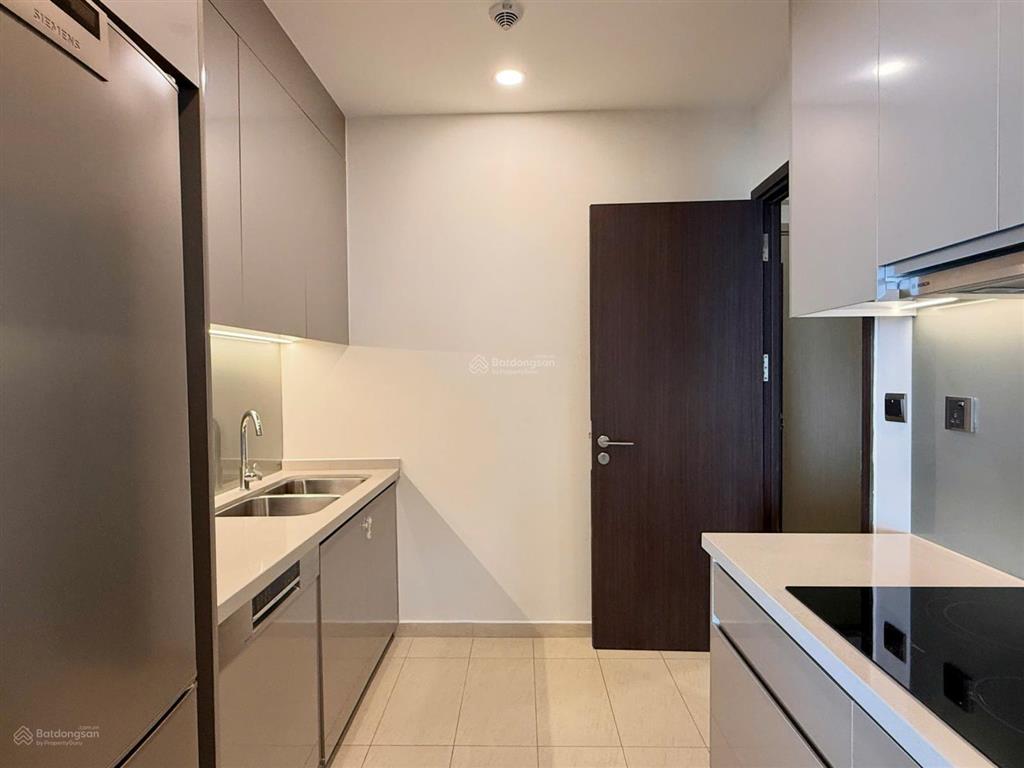 Cho thuê căn 4 phòng ngủ 182m2  view sông từ mọi phòng  tại q2 thảo điền,  0903 037 *** em hiền