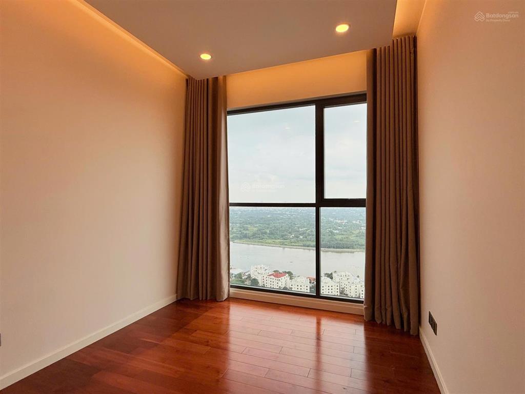 Cho thuê căn 4 phòng ngủ 182m2  view sông từ mọi phòng  tại q2 thảo điền,  0903 037 *** em hiền