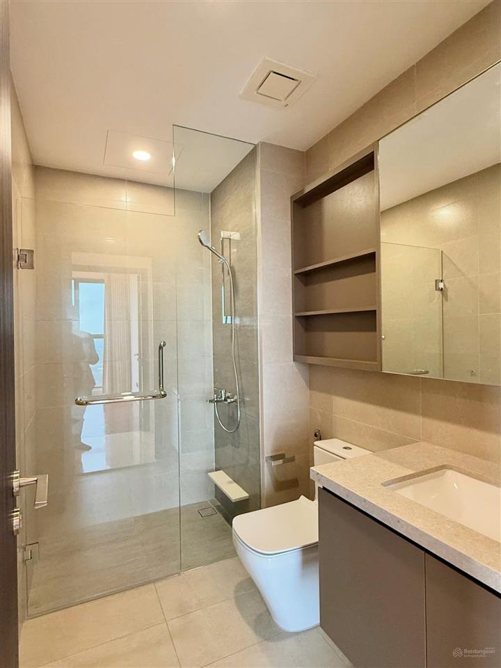Cho thuê căn 4 phòng ngủ 182m2  view sông từ mọi phòng  tại q2 thảo điền,  0903 037 *** em hiền