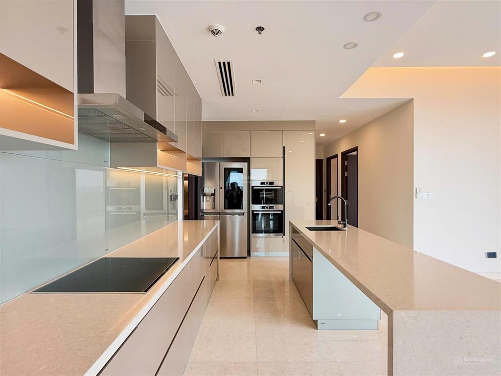 Cho thuê căn 4 phòng ngủ 182m2  view sông từ mọi phòng  tại q2 thảo điền,  0903 037 *** em hiền