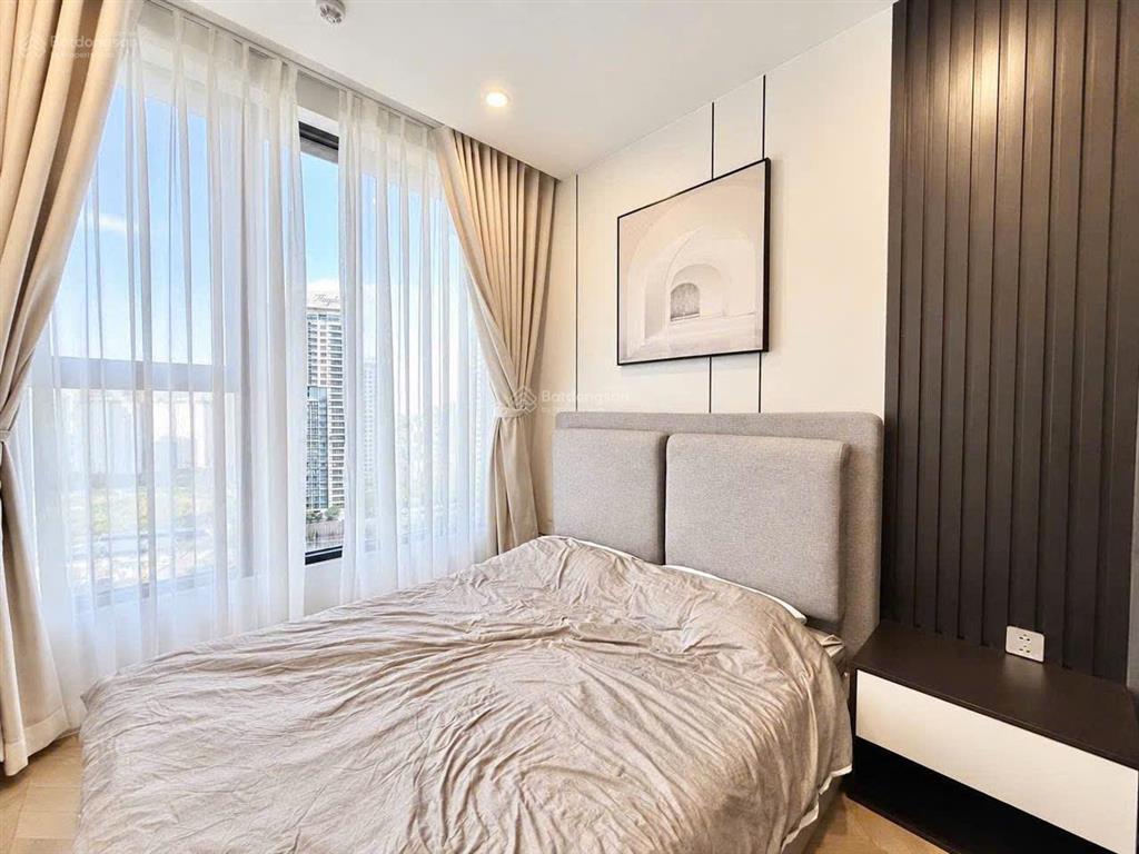 Cần bán ch 2 phòng ngủ lumiere 76m2  căn góc  giá tốt đầu tư  sổ hồng,  0903 037 *** em hiền