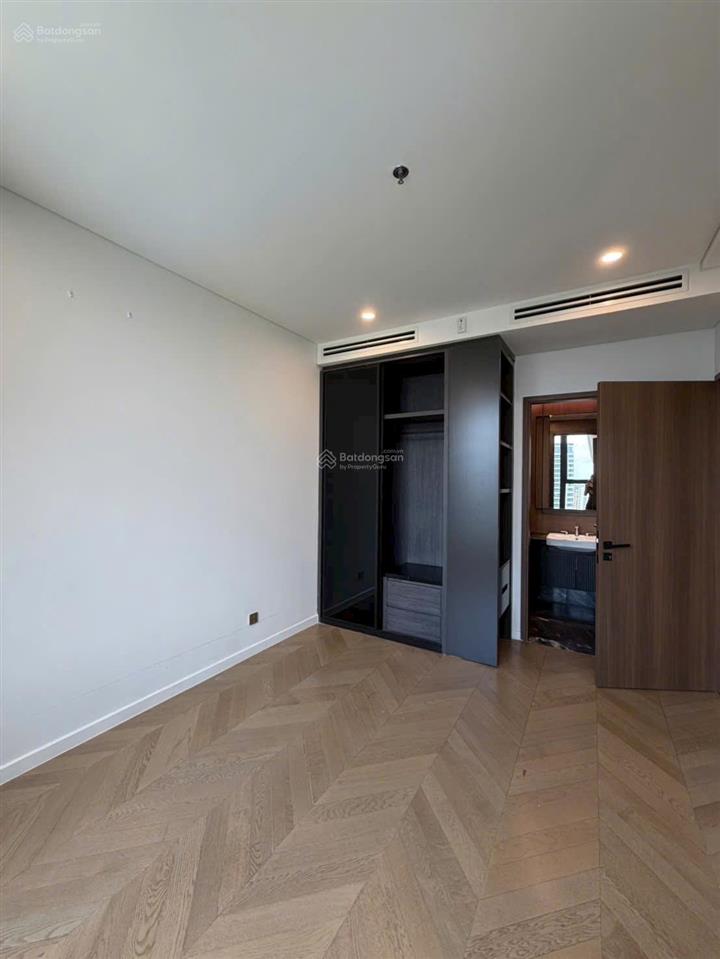 Cần bán ch 2 phòng ngủ 70m2 lumiere  view thành phố  giá tốt đầu tư,  em hiền 0903 037 ***