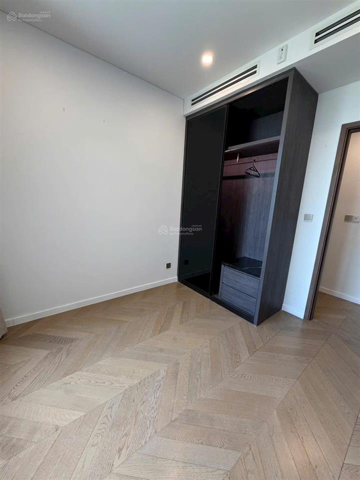 Cần bán ch 2 phòng ngủ 70m2 lumiere  view thành phố  giá tốt đầu tư,  em hiền 0903 037 ***