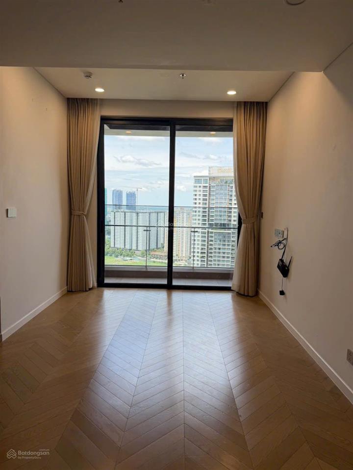 Cần bán ch 2 phòng ngủ 70m2 lumiere  view thành phố  giá tốt đầu tư,  em hiền 0903 037 ***