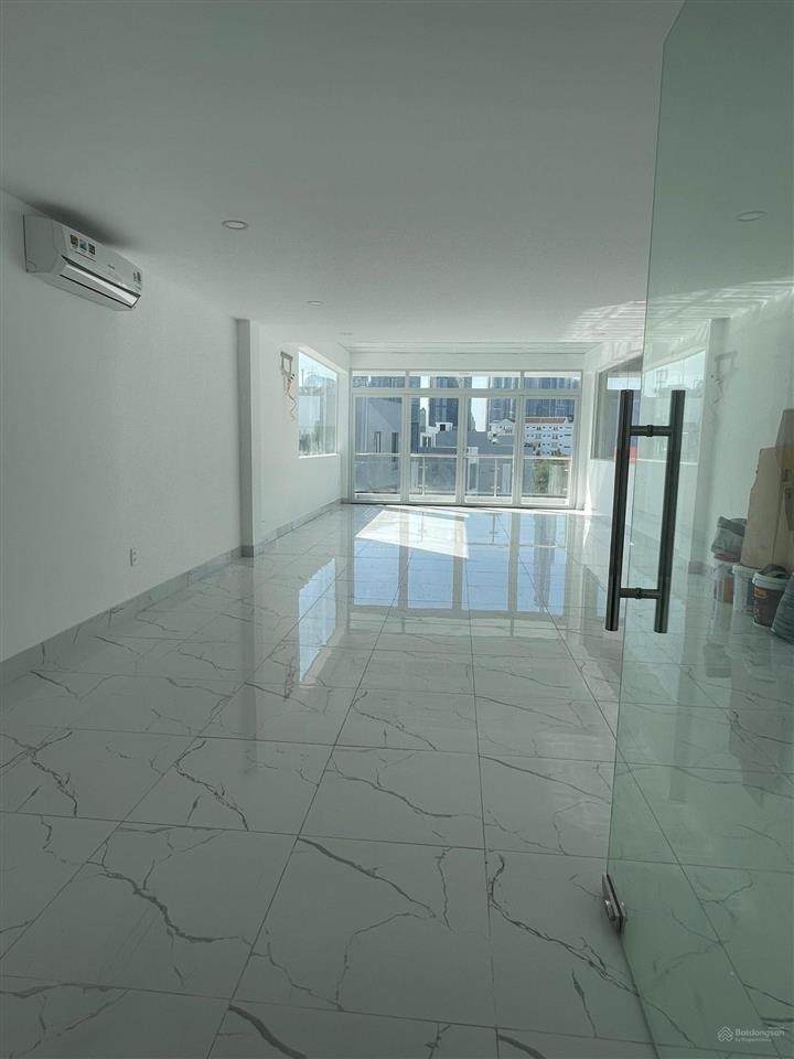 Cho thuê tòa nhà văn phòng hầm 5 lầu đường d7  giá 55tr/tháng