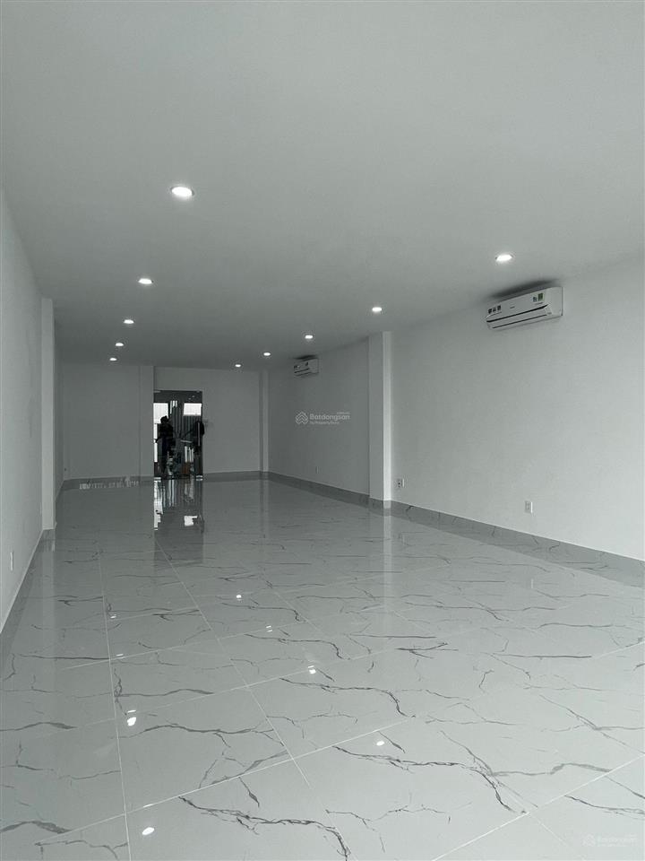 Cho thuê tòa nhà văn phòng hầm 5 lầu đường d7  giá 55tr/tháng